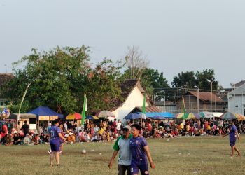 H. Suwito Apresiasi Pertandiangan Sepak Bola ” Banci cs Merpati Putra Karaban