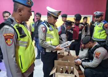 Sejumlah Tempat Kafe Dirazia, Polisi Sita Ratusan Miras