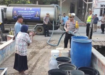 Kebutuhan Sehari – Hari, Polres Kudus Kirim Bantuan Air Bersih