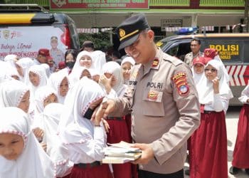 Sekolah dan Pelosok Desa Terima Ribuan Buku