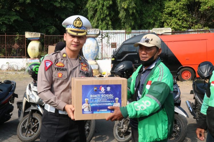 Kepedulian Sesama, Ditlantas Polda Jateng Salurkan Bantuan