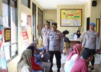 Pastikan Pelayanan Terbaik, Kabag SDM Polres Jepara Cek Kinerja Anggota