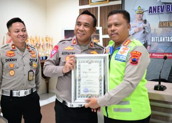 Terbaik Dalam Pelayanan No.1 se-Jateng, Satlantas Polresta Pati Terima Penghargaan