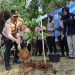 Berbagai Jenis Pohon Ditanam, Kapolresta Pati Ingatkan Peduli Lingkungan
