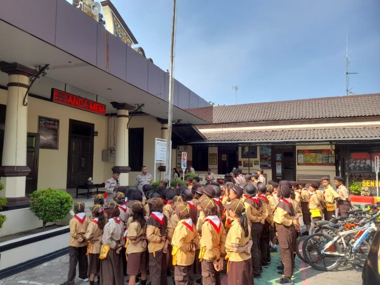 Perkenalan adalah Moment Terbaik, Polisi Sahabat Anak