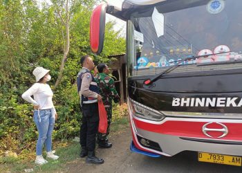 Kaget !!! Para Supir Terima Bungkus Nasi dari Polisi, Begini Responnya
