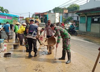 Kerja Bakti Digencarkan, Polsek Sukolilo Kompak