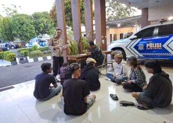 Tempat Kost Didatangi Polisi, Inilah Tujuh Remaja Dibawa