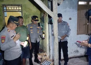 Antisipasi Kejahatan Diwilayah !!! Kapolsek Tayu dan Personil Amankan Ratusan Miras Hasil Operasi