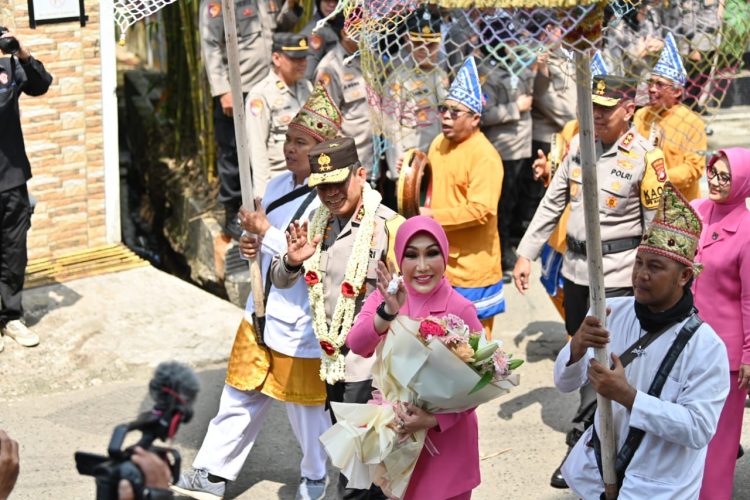 Tradisi Pengantaran Irjen Pol Andi Rian Djajadi