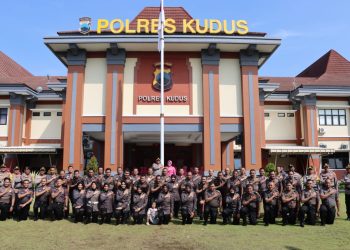 Bahagia !!! kapolres Kudus : 48 Terima Kenaikan Pangkat Reguler