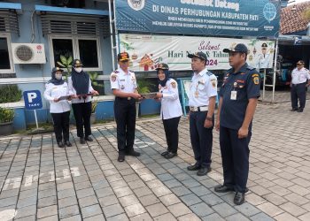 Kejutan Apel Pagi, 30 Pegawai Dishub Pati Terima Tanda Kehormatan