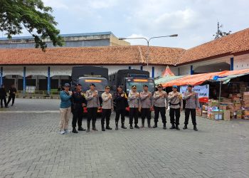 Dampak Banjir, Korps Brimob Polri Berikan Bantuan Sembako