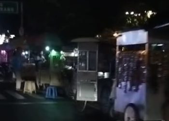 Tutup Mata Terkait Zona Merah !!! Pemkab Pati Pembiaran Bagi Para PKL Jualan