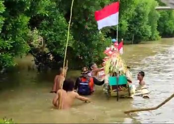 Sedekah Laut Ada Sesaji Larung Kepala Kerbau dan Kambing