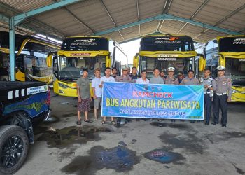 Polisi dan Dinas Perhubungan Lakukan Pemeriksaan Ramp Check