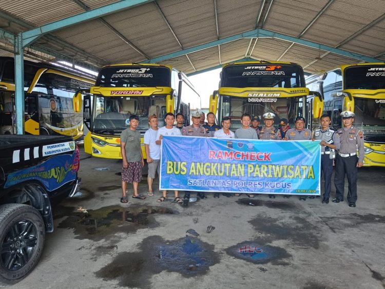 Polisi dan Dinas Perhubungan Lakukan Pemeriksaan Ramp Check