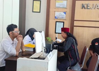 Dugaan Mark Up Sampai Rp. 15 Miliar !! Sejumlah LSM Laporkan Oknum Dindikpora ke Kejari