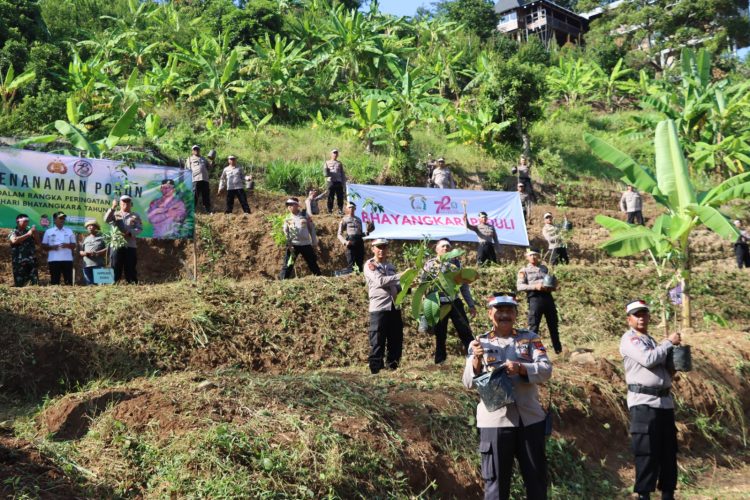 Mulai Hal Kecil, Polres Kudus Kompak Tanam 1.100 Pohon Berbagai Jenis