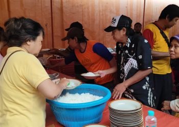 Kelenteng Hok Tik Bio Bagikan Ribuan Porsi Makanan