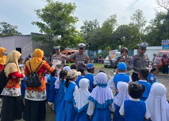 Anak – Anak TK Lestari Mulyoharjo Belajar Menjadi Polisi Cilik