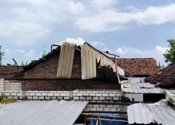 94 Atap Brantakan, Akibat Angin Puting Beliung