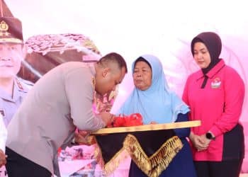 Polres Rembang Bedah Rumah Pemulung di Desa Turusgede