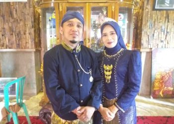 Warga Tumpah Ruah Arak Gunungan, Karnaval Meriah!