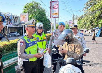 Satlantas Polresta Pati Edukasi Pengendara dengan Cara Elegan : Bukan Tilang, Tapi Apresiasi