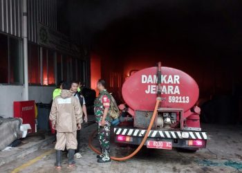 Peristiwa Hebohkan Jepara, Pabrik Tersambar Petir