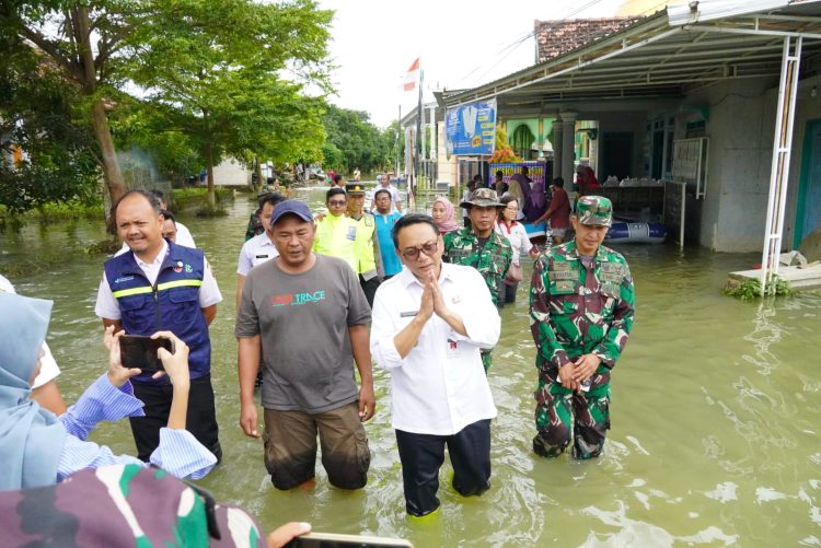 Tinjau Banjir Juwana, Plt Bupati Pati Dorong Solusi Terpadu