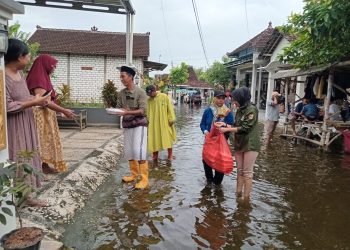 Baksos Peduli Pati, M. Ali Wafa Salurkan Sembako ke Korban Banjir
