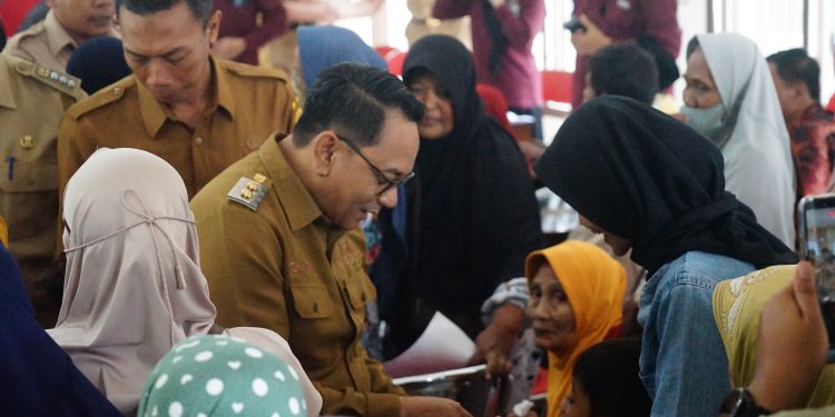 Plt. Bupati Pati Salurkan Bantuan Baznas untuk Ratusan Fakir Miskin