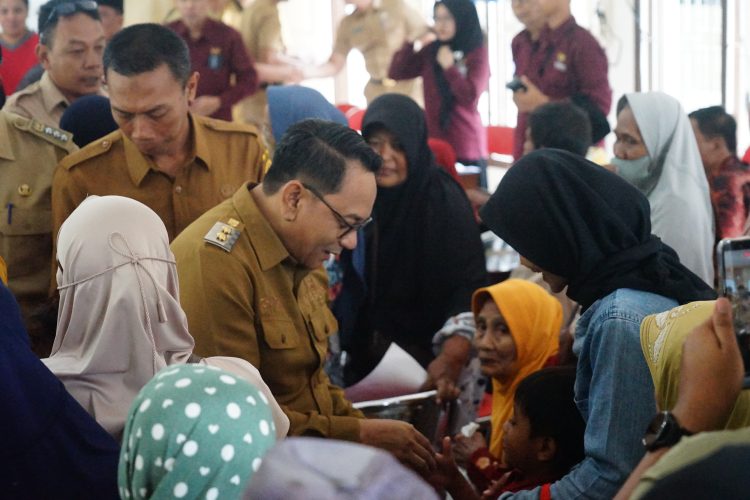 Plt. Bupati Pati Salurkan Bantuan Baznas untuk Ratusan Fakir Miskin