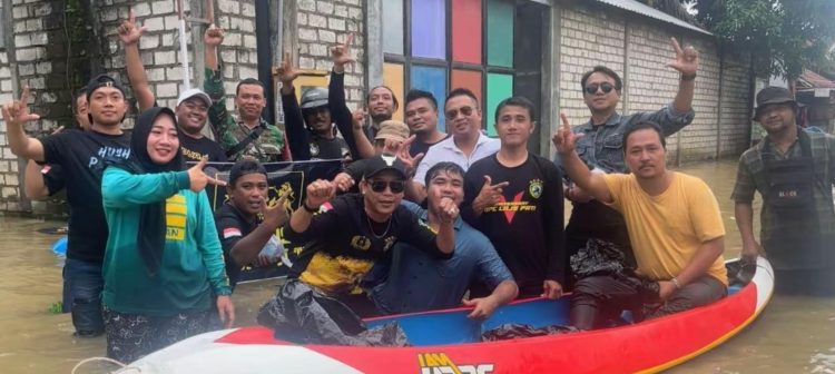 Berbagi Ratusan Nasi Bungkus, Mukit Berjiwa Sosial