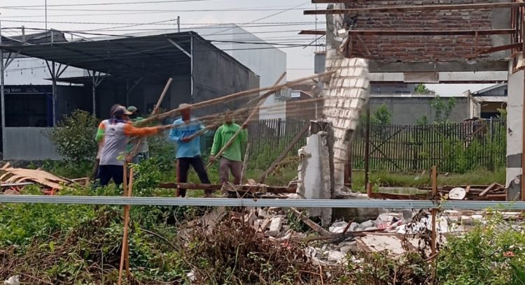 Pembongkaran 9 Ruko di Tambaharjo Dimulai, Lokasi Disiapkan untuk Pembangunan KDKMP