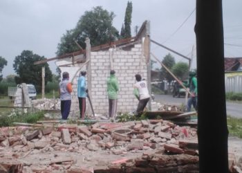 Ruko Tambaharjo Dibongkar, Kenapa Ya!