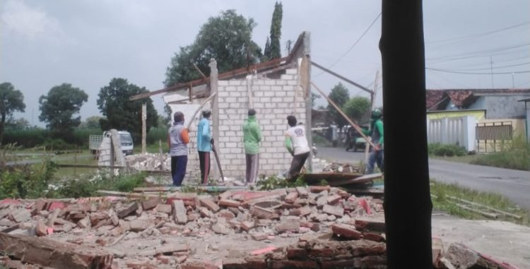 Ruko Tambaharjo Dibongkar, Kenapa Ya!