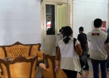 Geledah Rumdin dan Kantor Bupati, KPK Sita Dua Koper dan Satu Dus