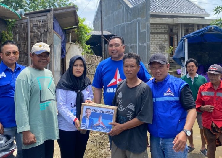 Blusukan Sosial Partai Demokrat, Ratusan Sembako Dibagikan ke Rumah Warga