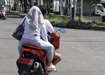 Wanita dan Pria Gunakan Motor Plat Merah Disorot, Kenapa Ya?