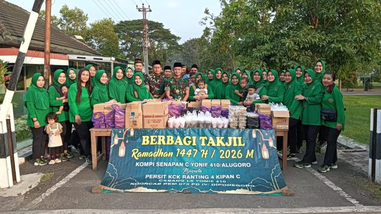 Aksi Humanis TNI di Pati, Dankipan C Yonif 410/Alugoro Bersama Persit Bagikan 2.500 Takjil ke Masyarakat
