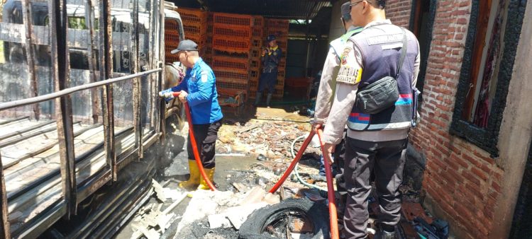 Api Mengamuk 1 Truk Ludes, Wakasat Reskrim Cek Lokasi