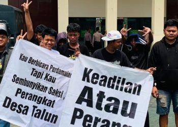 Tongtek di Pati Ricuh, Keluarga Korban Lempar Sandal