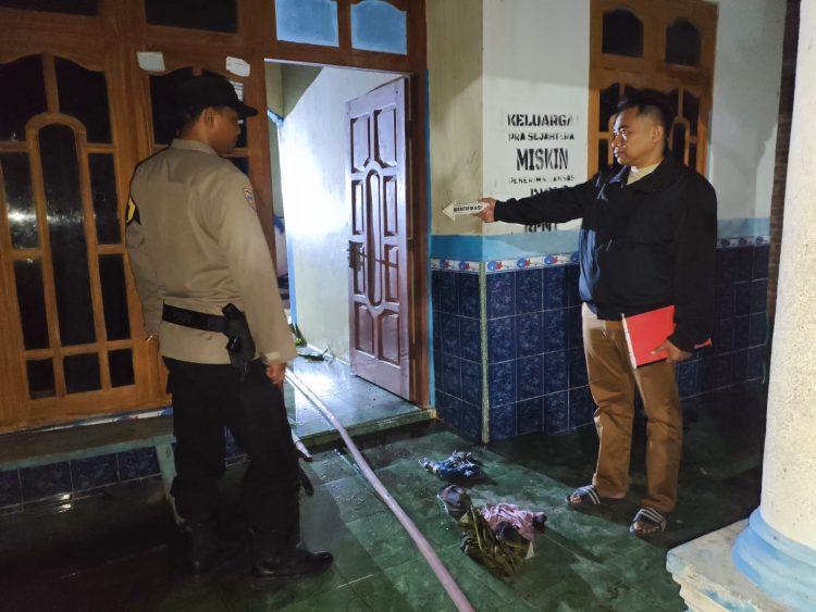 Diduga Kesal Tak Diberi Uang, Sosok Pria Bakar Rumah