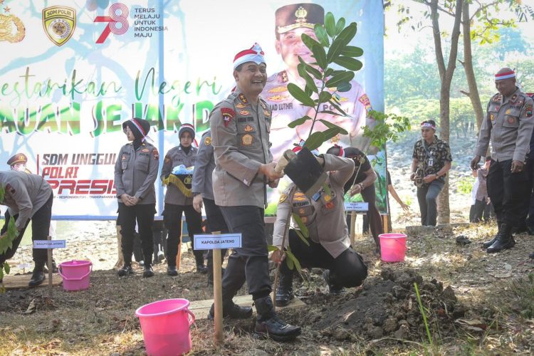Cegah Perubahan Iklim, Polda Jateng Gelar Tanam Pohon