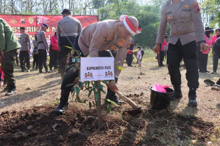 Aksi Penanaman Seribu Pohon, Kapolresta Pati Peduli Lingkungan