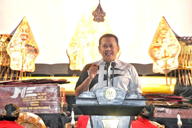 Kesenian Wayang Kulit, Bambang Soesatyo Menampilkan Kisah ‘Semar Boyong’