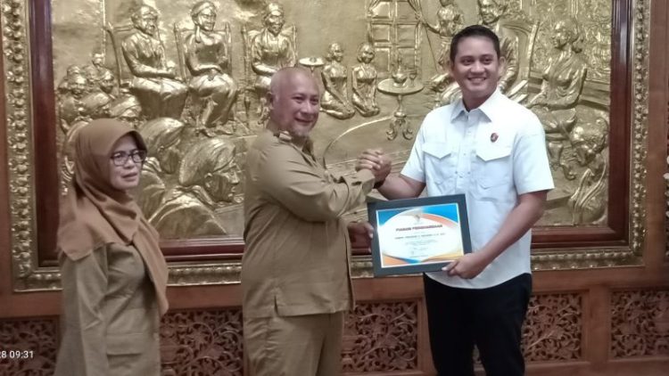 Terima Piagam Penghargaan, Kasatreskrim Polresta Pati Terbaik “Brantas Korupsi “