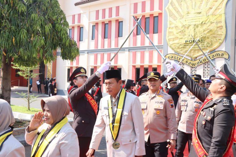 Wisuda Purna Bhakti, Kapolresta Pati Ingatkan 20 Polisi dan PNS Polri di Pati